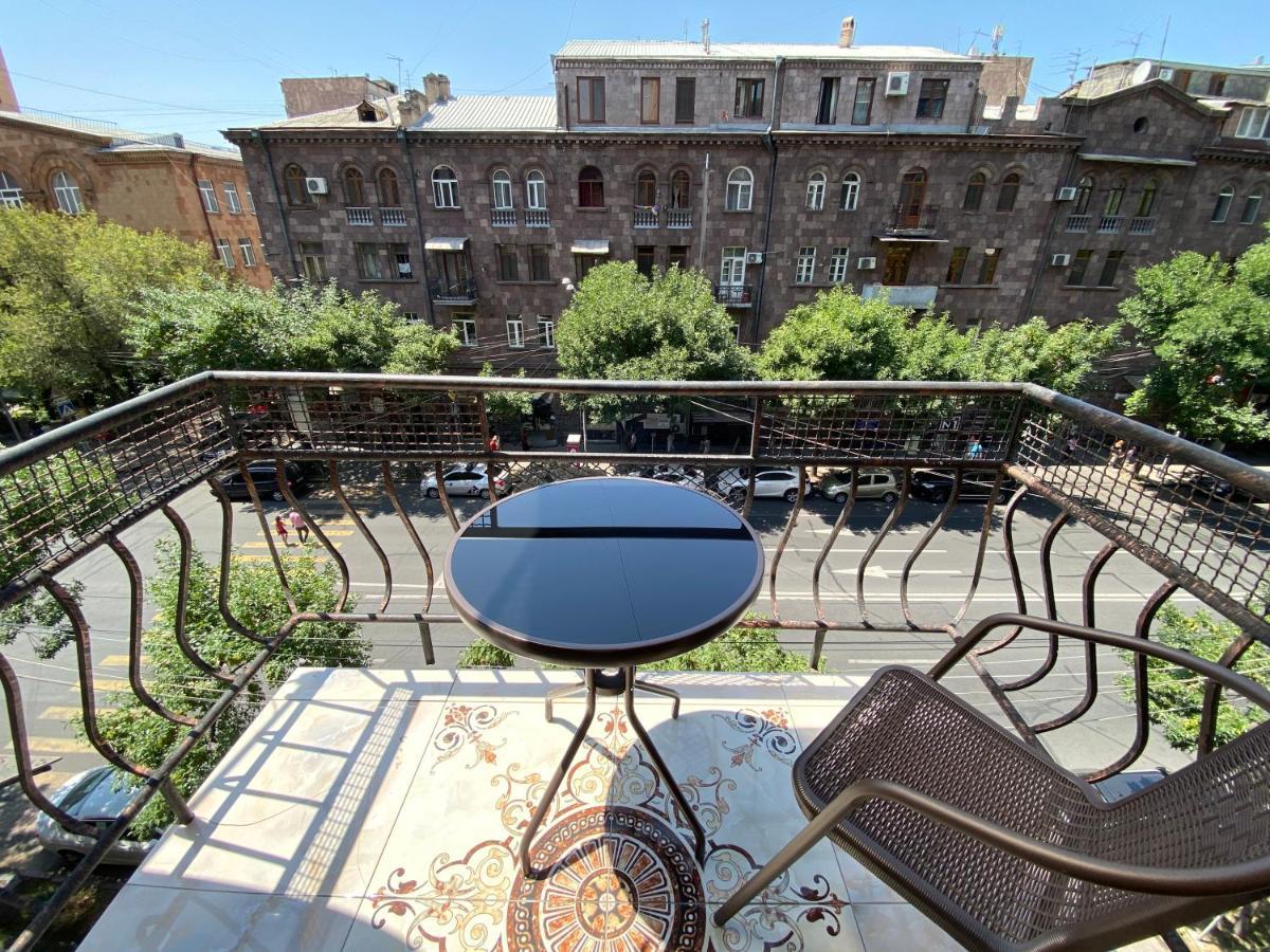 Amiryan Street 1 Bedroom Deluxe Apartment With Balcony Am104 Jerevan Exteriér fotografie